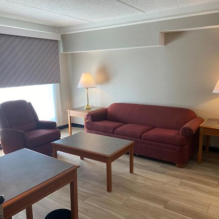 Days Inn & Suites By Wyndham Arlington Heights Buitenkant foto
