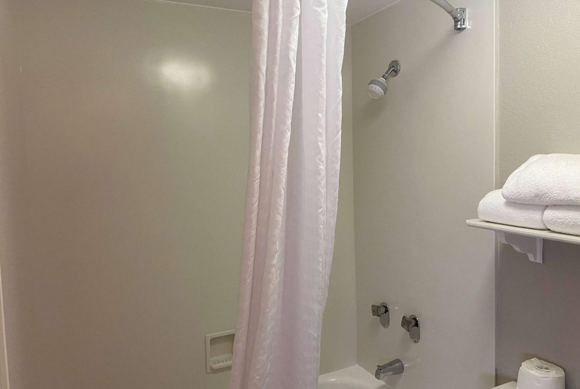 Days Inn & Suites By Wyndham Arlington Heights Buitenkant foto