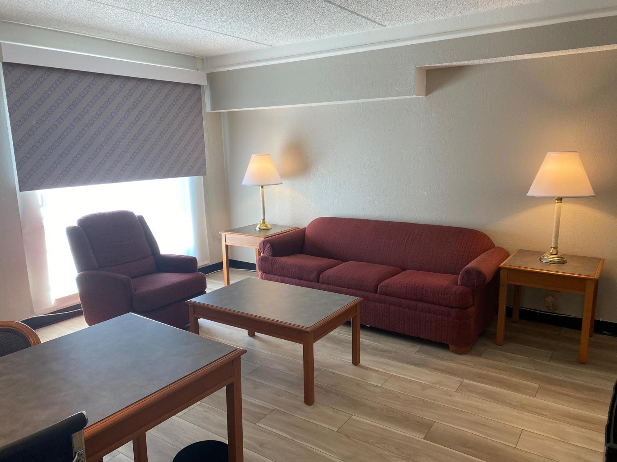 Days Inn & Suites By Wyndham Arlington Heights Buitenkant foto
