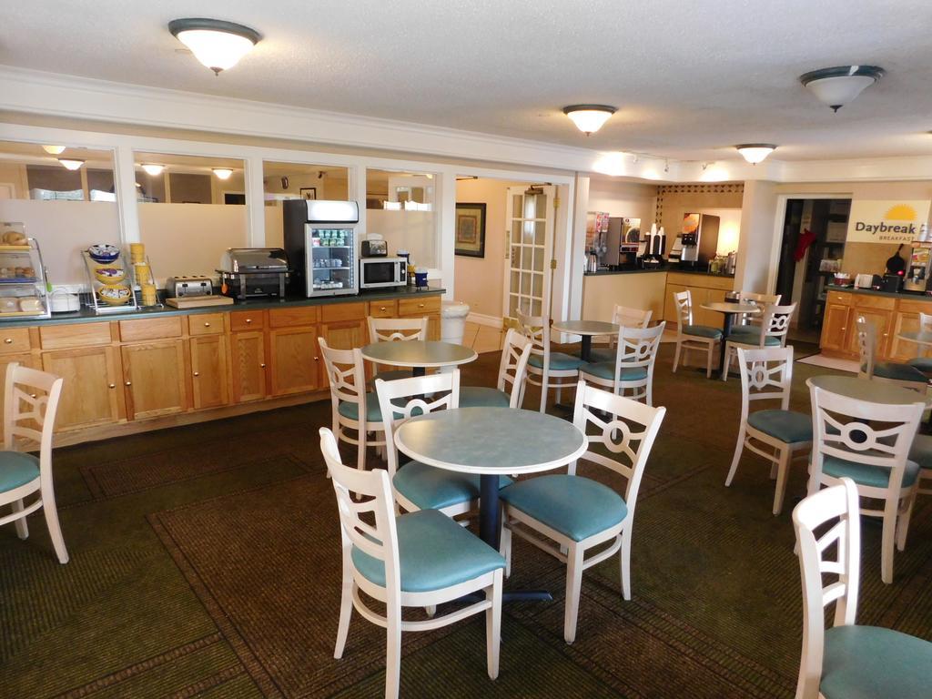 Days Inn & Suites By Wyndham Arlington Heights Buitenkant foto