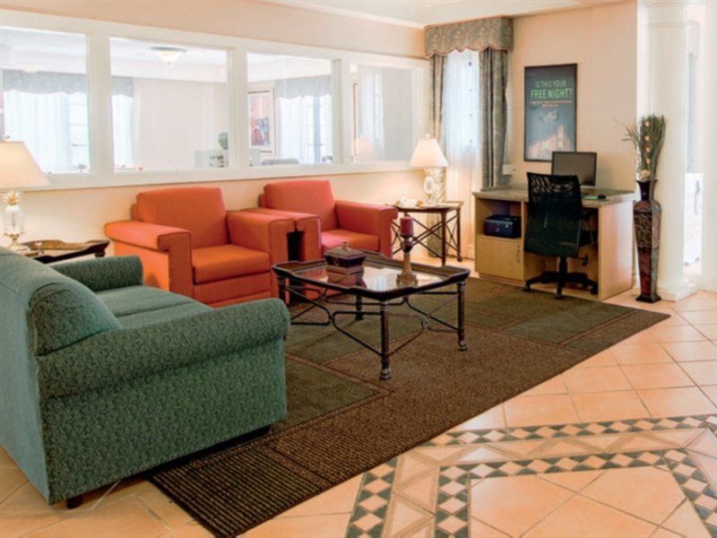 Days Inn & Suites By Wyndham Arlington Heights Buitenkant foto