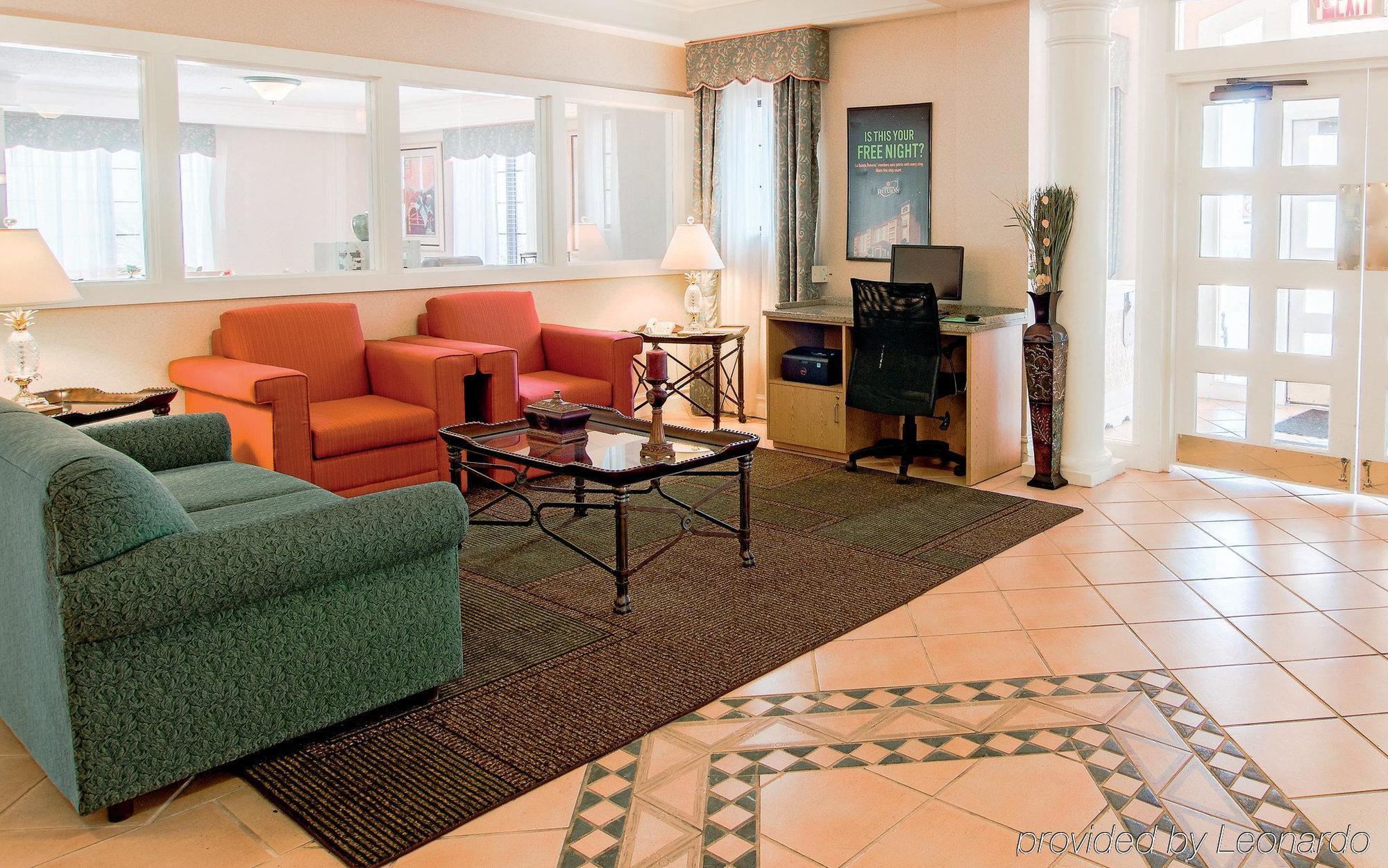 Days Inn & Suites By Wyndham Arlington Heights Buitenkant foto
