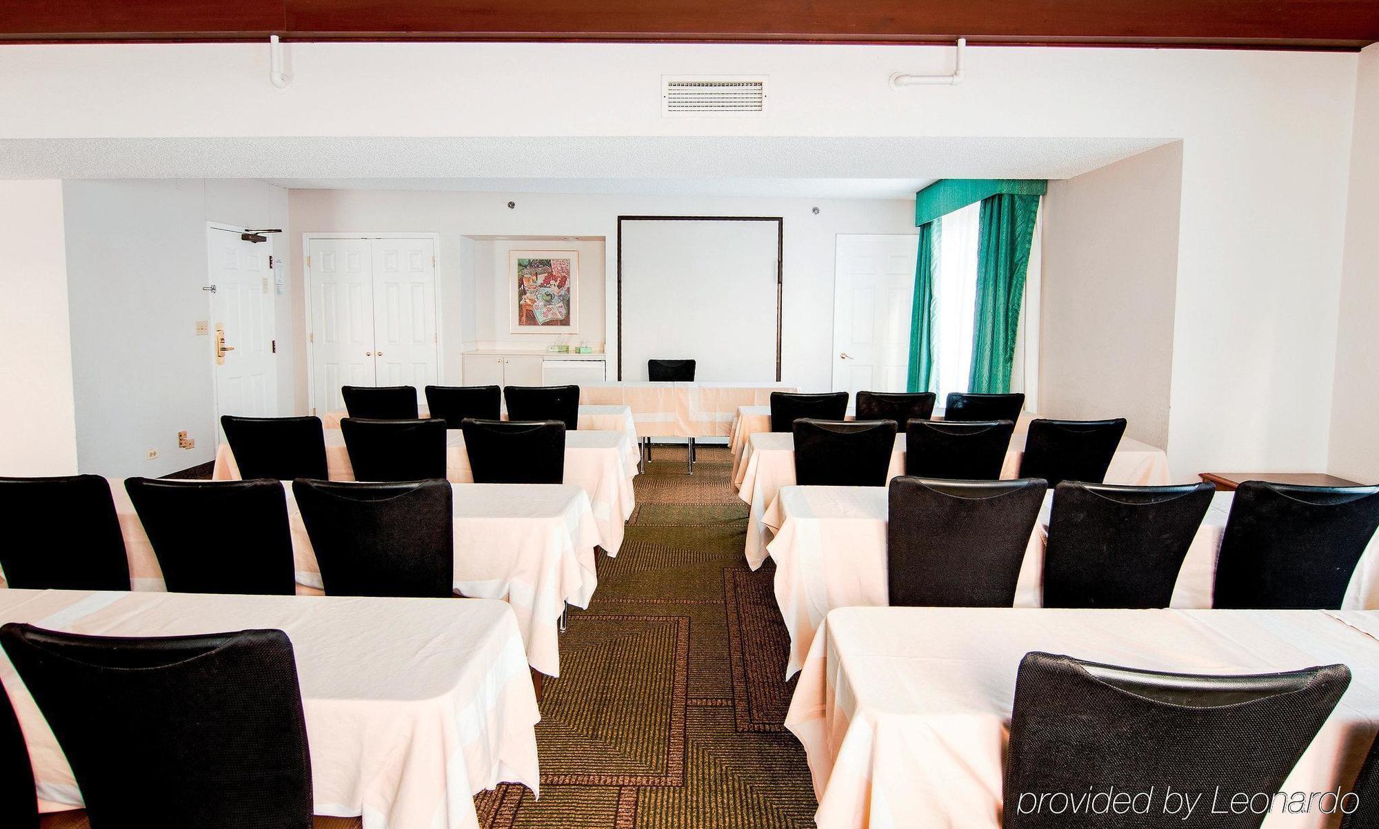 Days Inn & Suites By Wyndham Arlington Heights Buitenkant foto