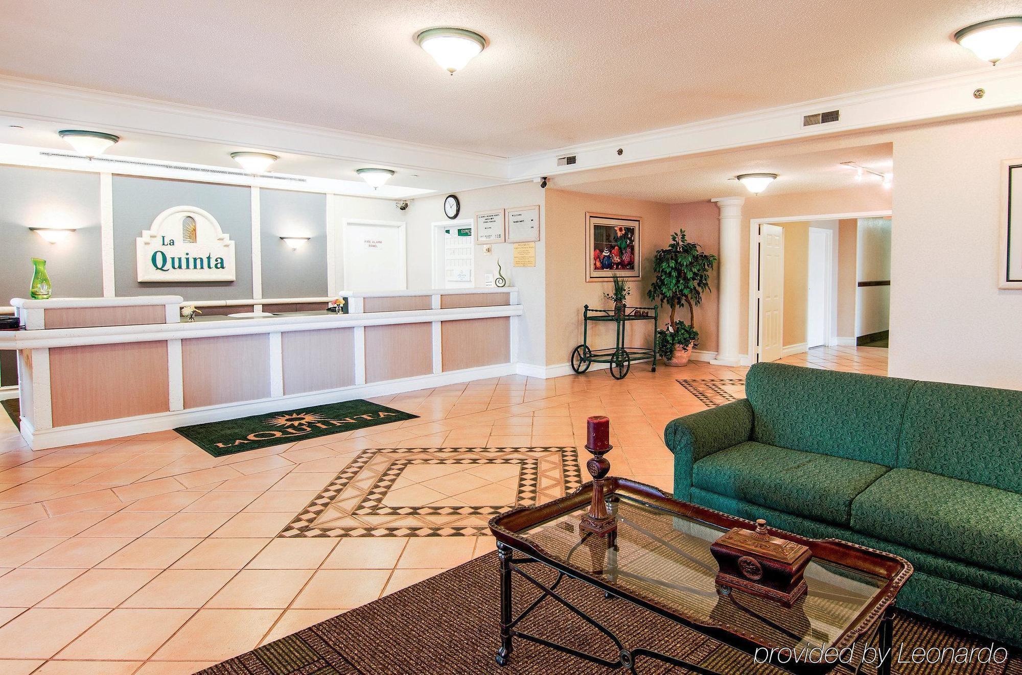 Days Inn & Suites By Wyndham Arlington Heights Buitenkant foto