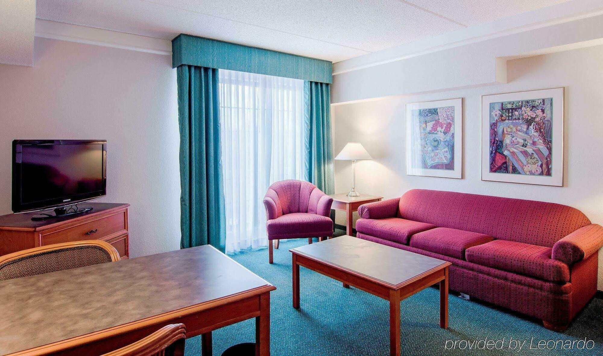Days Inn & Suites By Wyndham Arlington Heights Buitenkant foto
